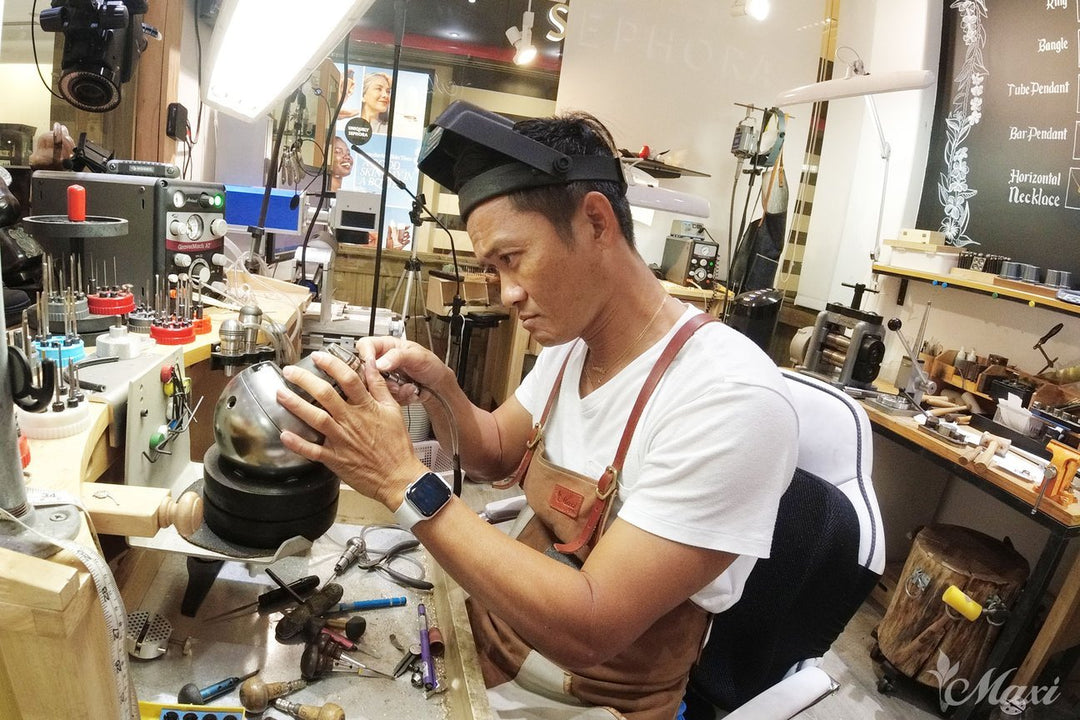a photo of Maxi Hawaii craft making a ring