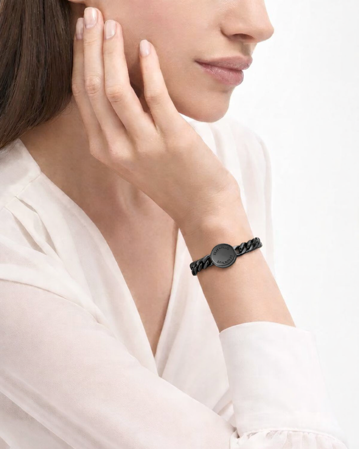 Amilla Moles（アミラ・モーレス）